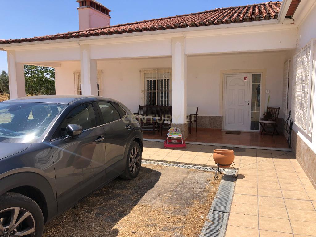 Espetacular Moradia com Piscina e Vinhedo em Campo Maior - Image 3