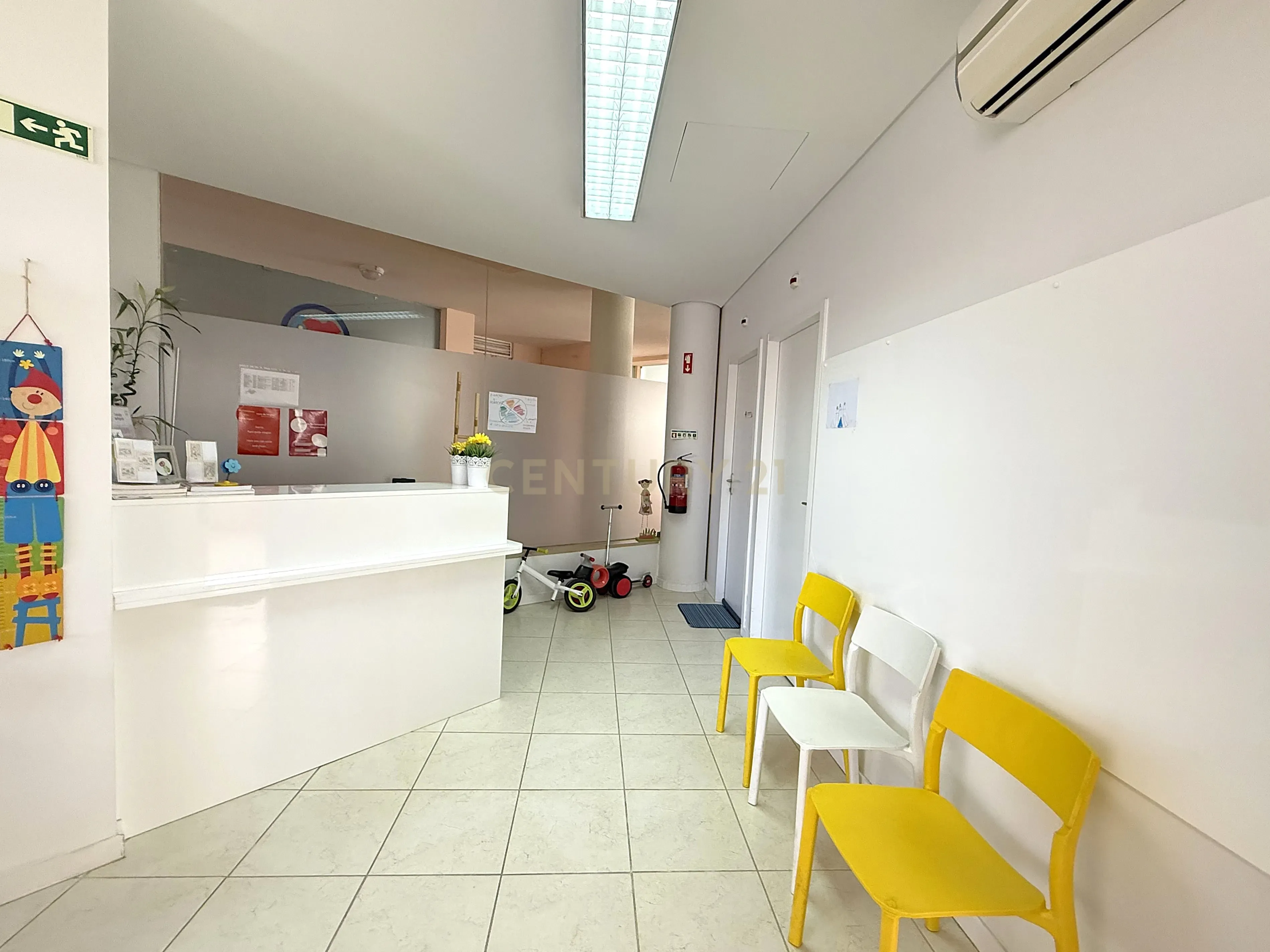 Fotografia 6 de Espaço comercial amplo com montras panorâmicas - Penha, Faro