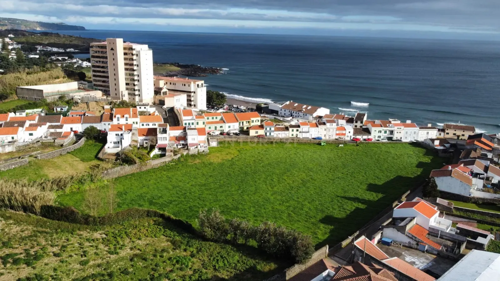Fotografia 6 de Último Terreno Amplo para Investimento junto à Praia