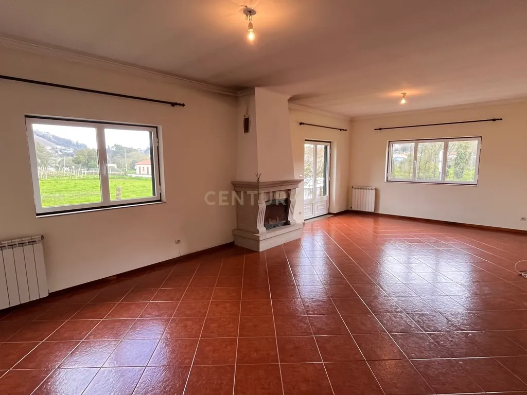 Espetacular Moradia T3 com Jardim em Viana do Castelo - Image 10