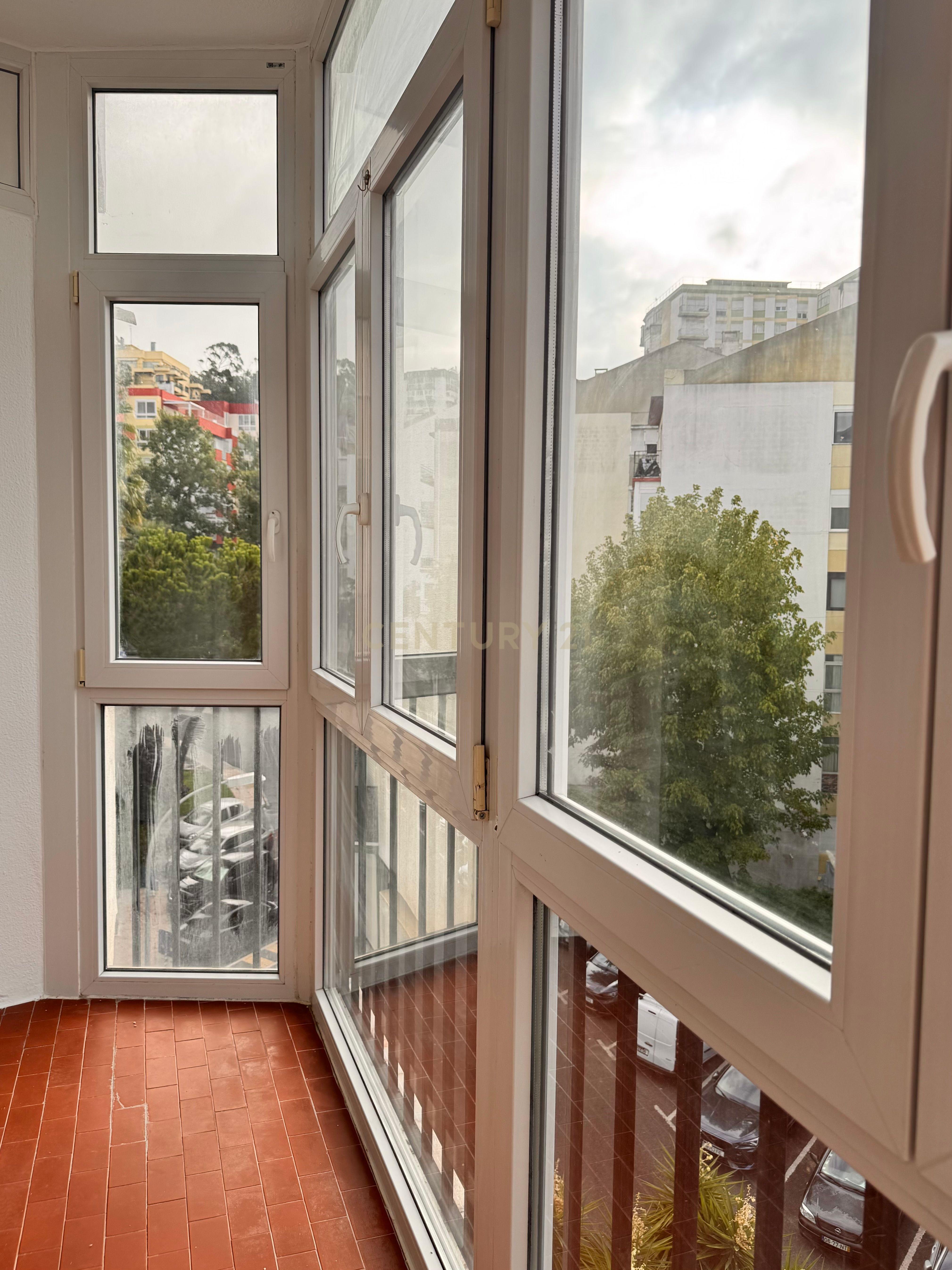 Fotografia 6 de Moderno apartamento T3 com Varanda em Oeiras, Lisboa