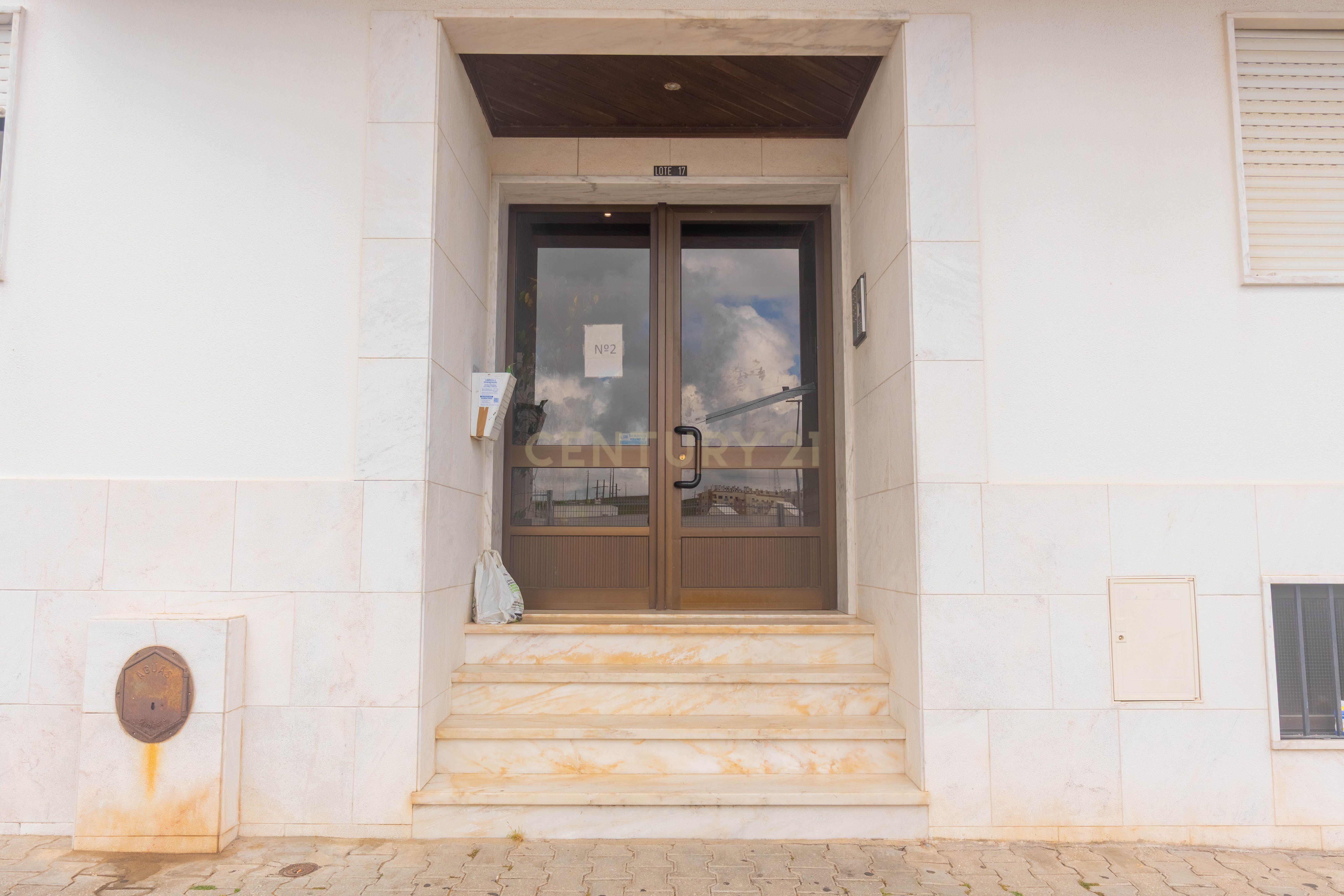 Fotografia 3 de Apartamento T2 em Queluz (Pendão) com ou sem investimento!!