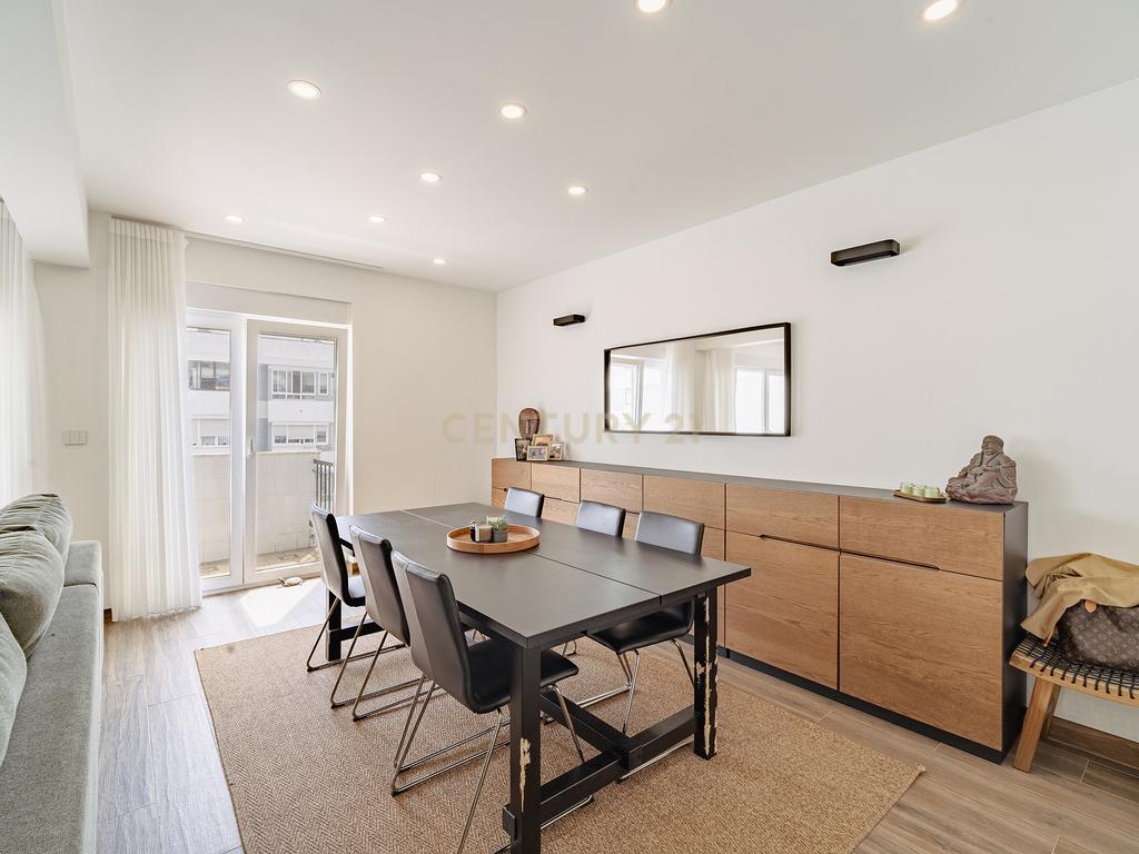 Apartamento T3 em Carnaxide, Lisboa - Image 2
