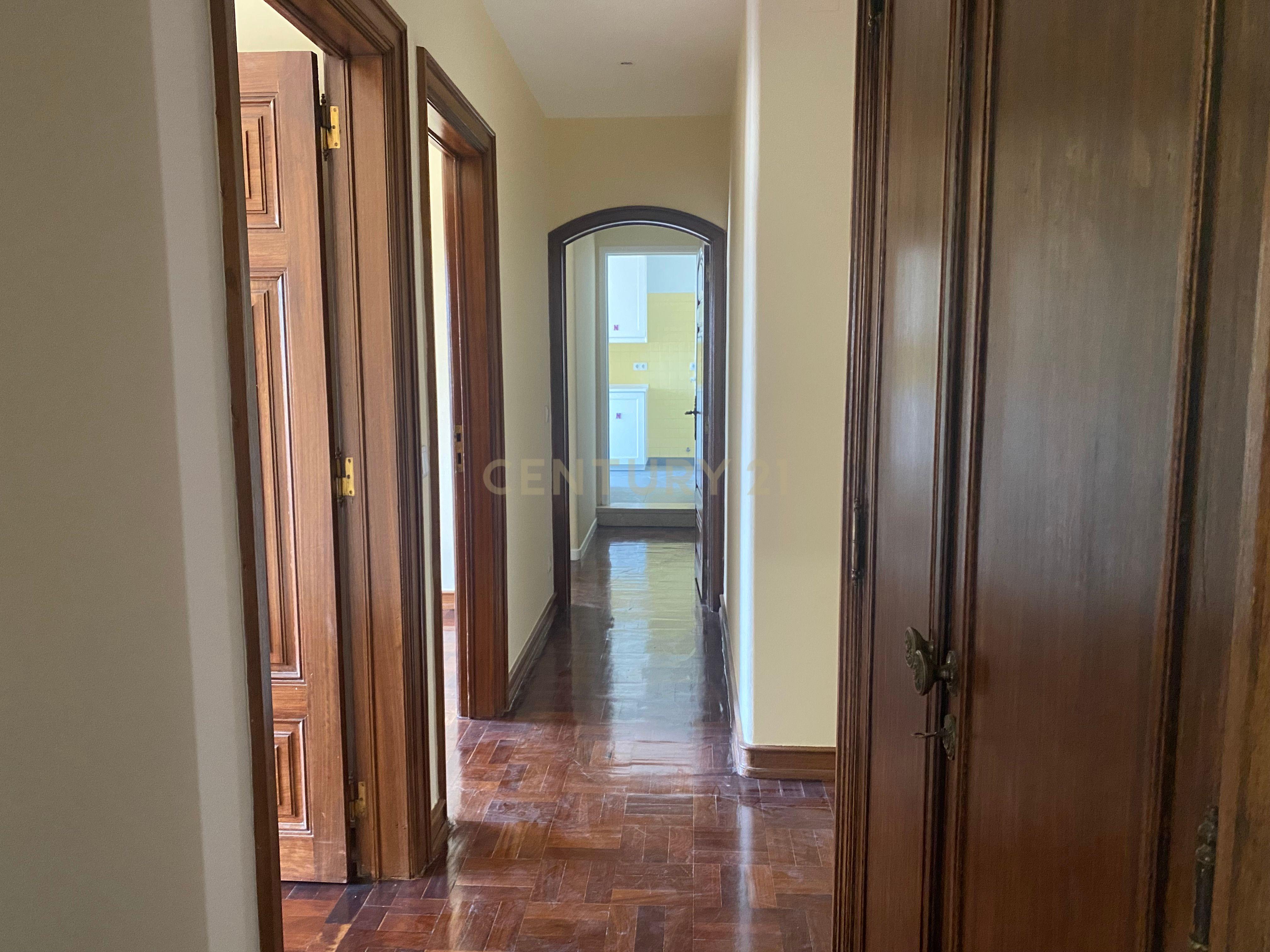 Apartamento  T5 Renovado -  Av Barbosa de Bocage - Image 7