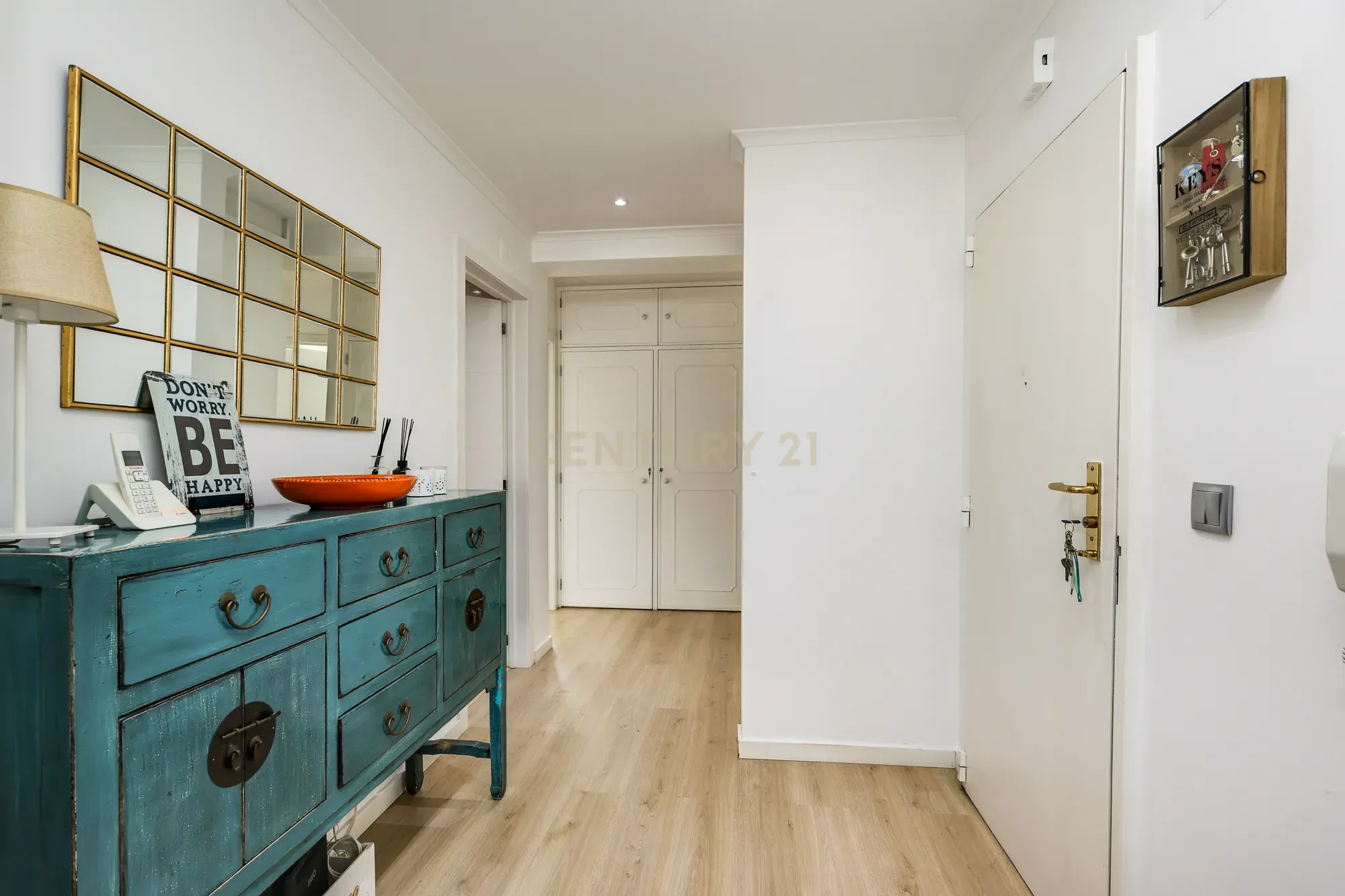 Fotografia 5 de Apartamento T3 Remodelado em Massamá (Rua Miguel Torga)