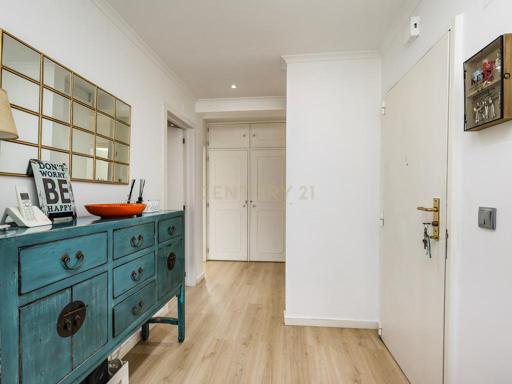 Apartamento T3 Remodelado em Massamá (Rua Miguel Torga) - Image 5