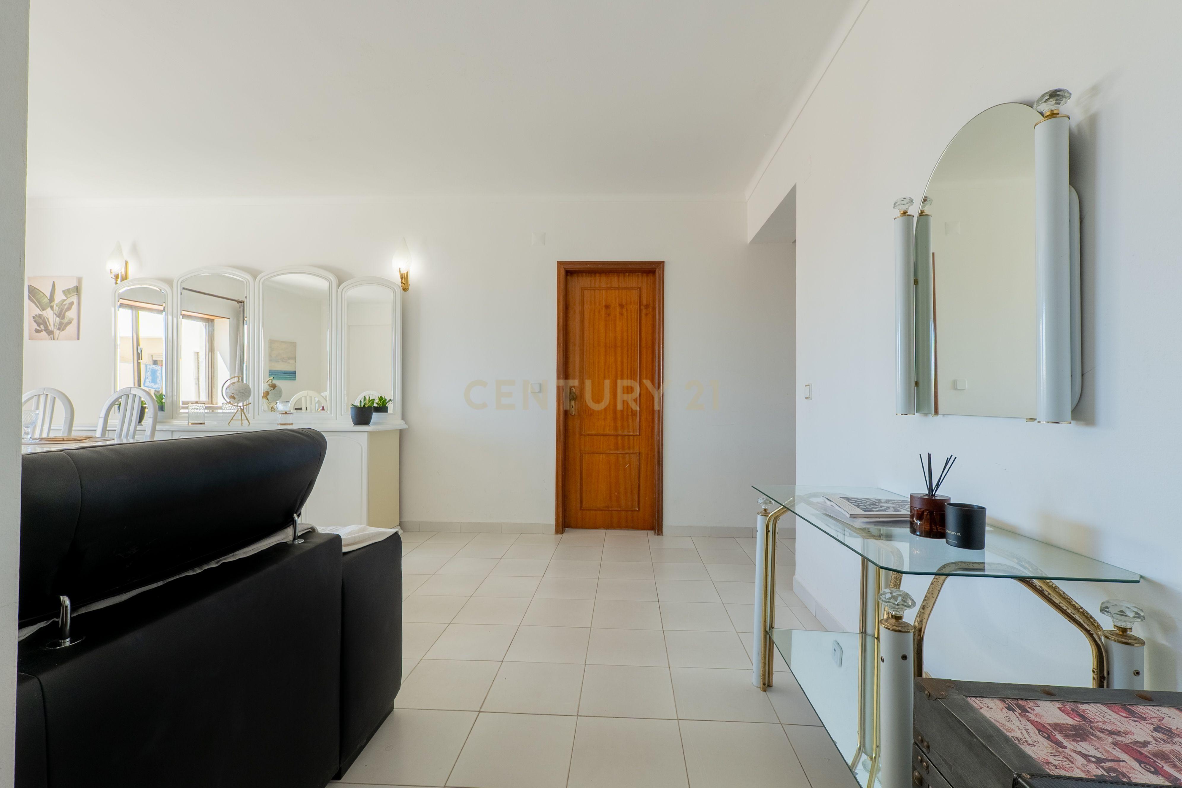 Fotografia 5 de T2 com lugar de garagem, Vista Mar e Vista Rio na Praia da Rocha