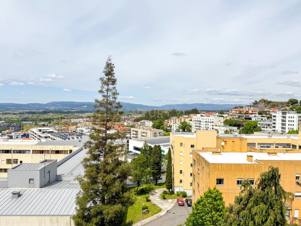 Apartamento T3 Remodelado com garagem em Braga | Próximo do Centro Histórico - Image 27
