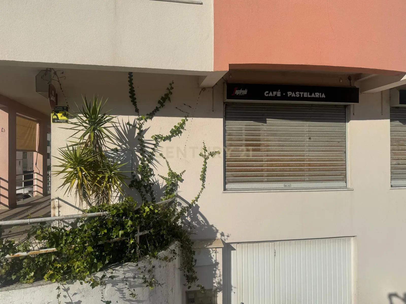 Espaço comercial à venda na Rua Henrique Augusto Pereira, nº2 - Image 26