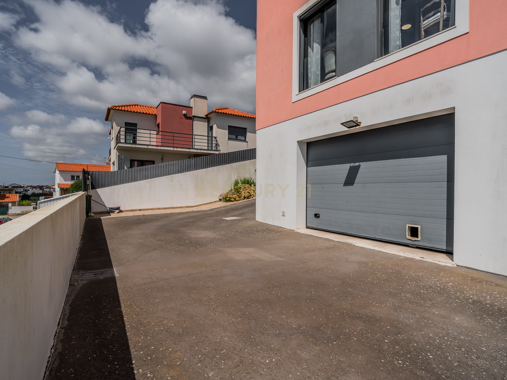 Moderna moradia geminada com vista mar - Ericeira - Image 33