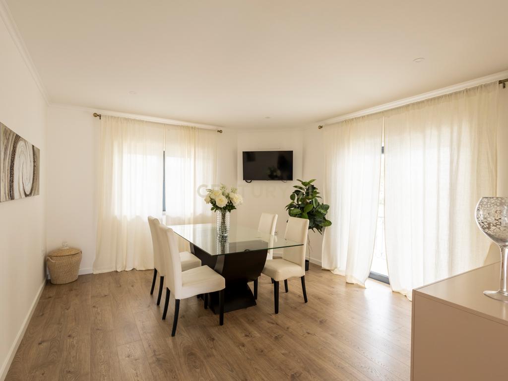 Moradia de Sonho na Charneca da Caparica – Elegância, Conforto e Localização Privilegiada - Image 25