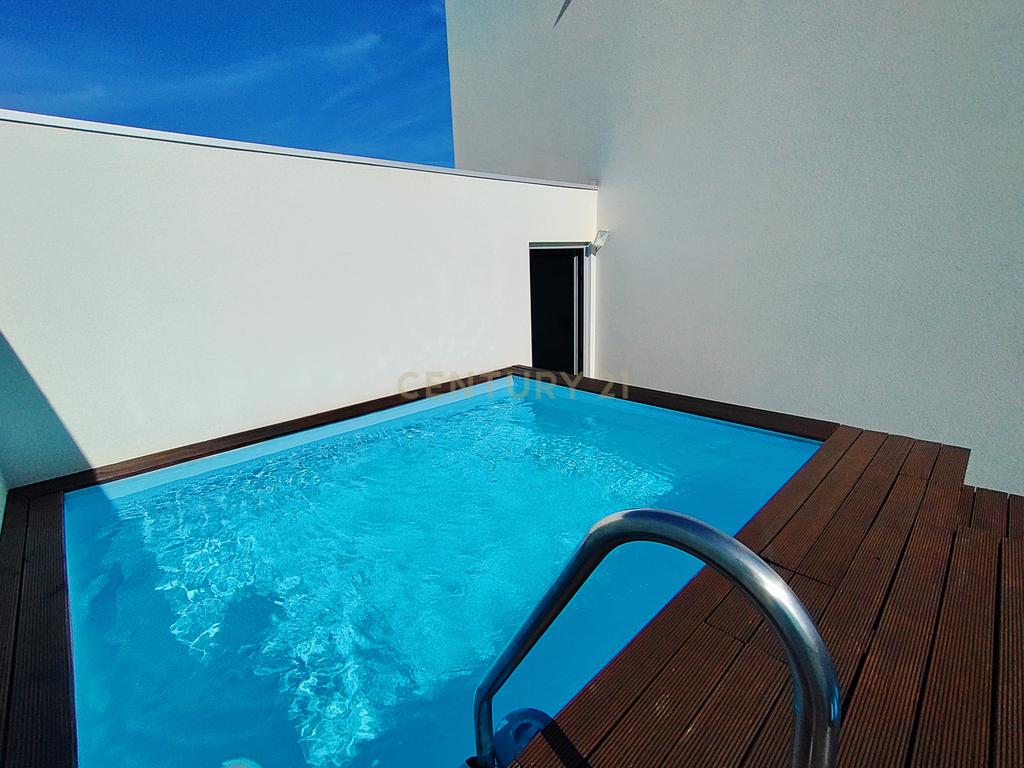 Moradia T4 Moderna com Piscina e Jardim – Touguinha - Image 18