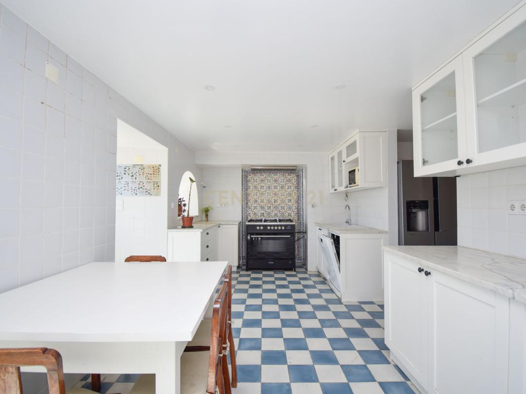 Apartamento T5 Duplex para Arrendamento em Alcântara (2.300€) - Image 22