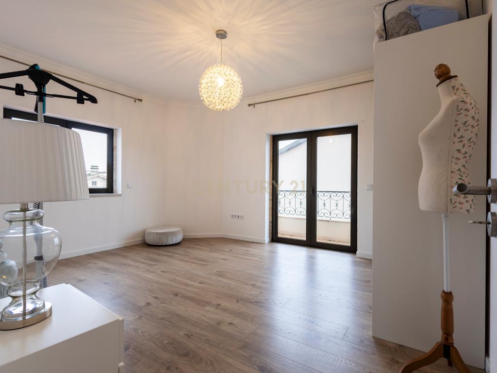 Moradia de Sonho na Charneca da Caparica – Elegância, Conforto e Localização Privilegiada - Image 4