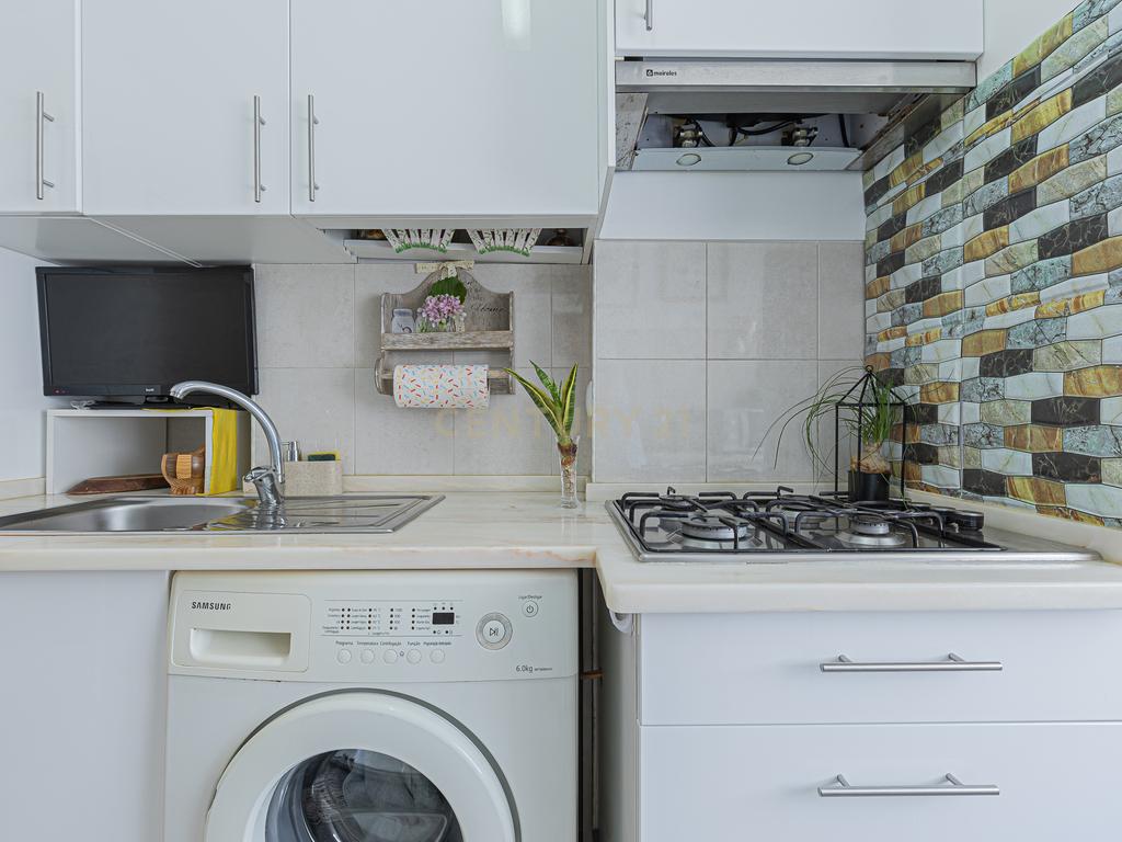 Apartamento T2 parcialmente renovado — Porto Salvo - Image 14