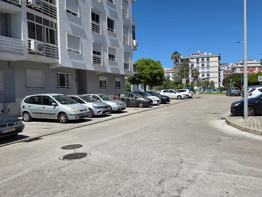 Apartamento T3 na Amora com ótimas áreas ( Novo periodo para visitas próxima 5 feira, de tarde,  dia 5 Junho 2025 - Image 20