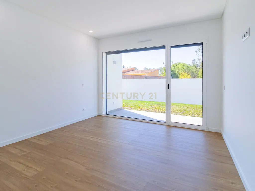 Excelente Moradia T3 Térrea NOVA - Image 11