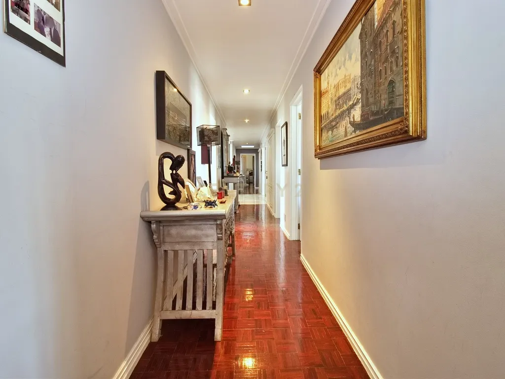 Apartamento T6 com Terraço e Vista 360º em Campolide - 314m² - Image 11
