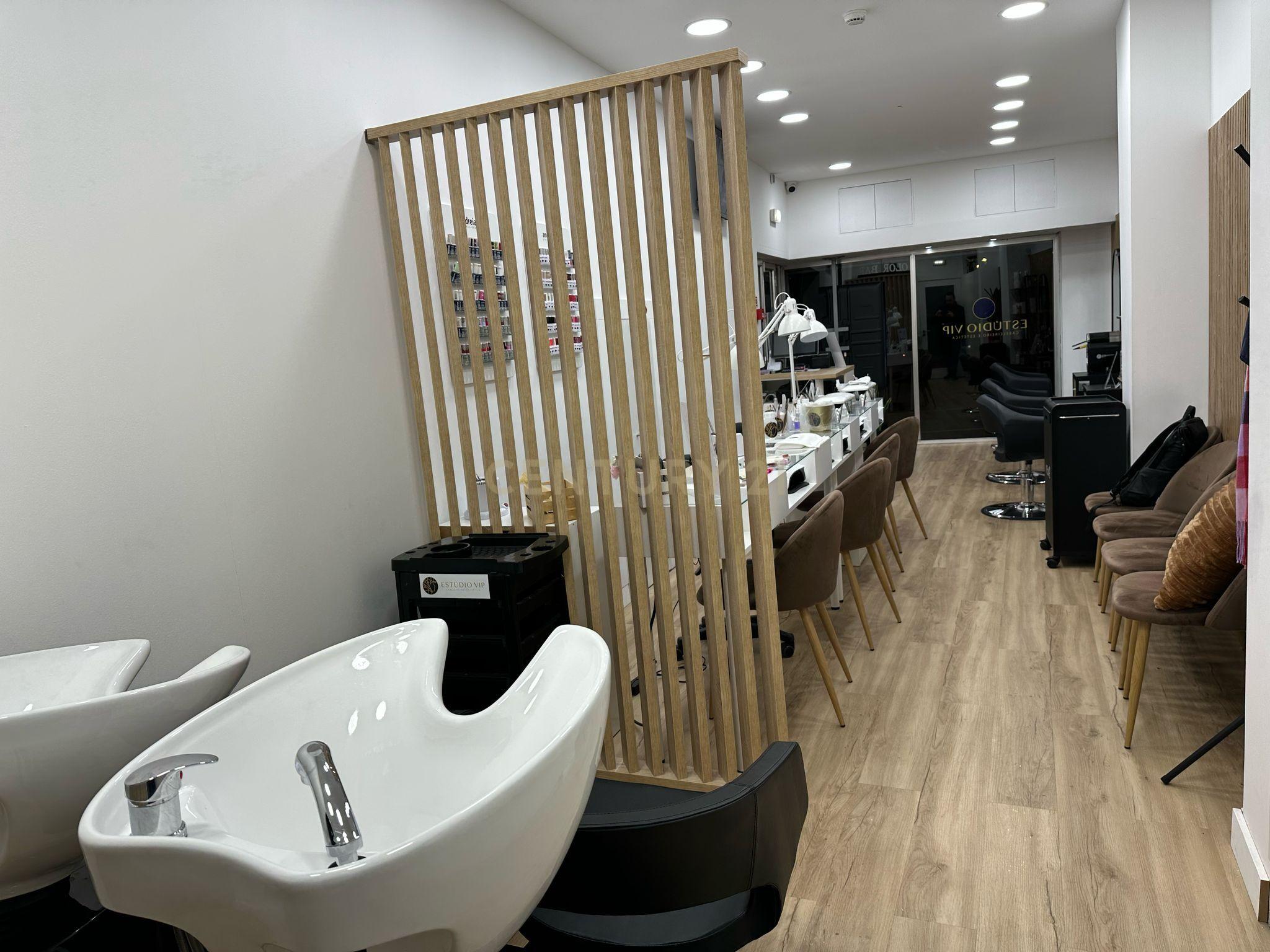 Trespasse de Salão de Cabeleireiro e Estética – Localização Premium no Centro da Cidade - Image 2