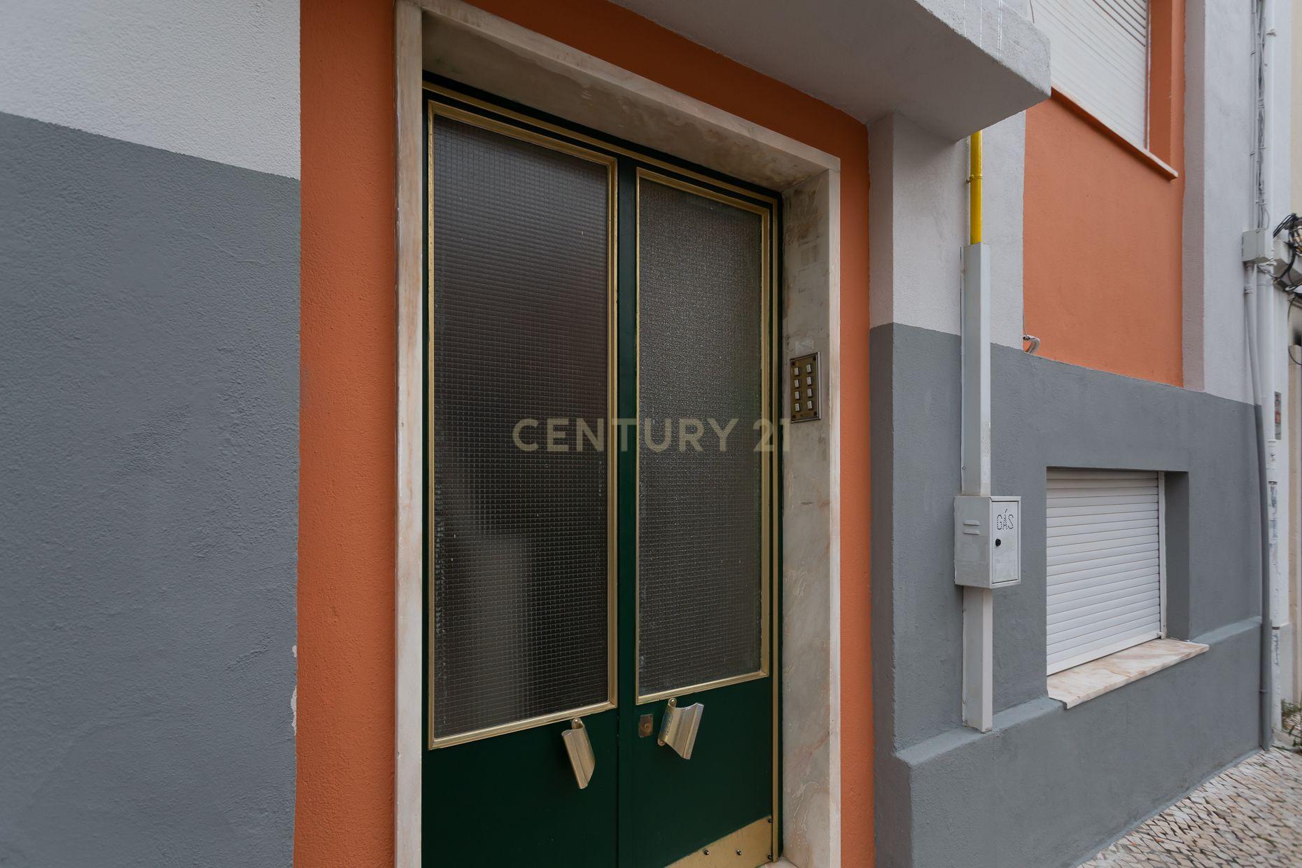 Apartamento T1+1 mobilado com Vista para o Rio em Lisboa - Image 30