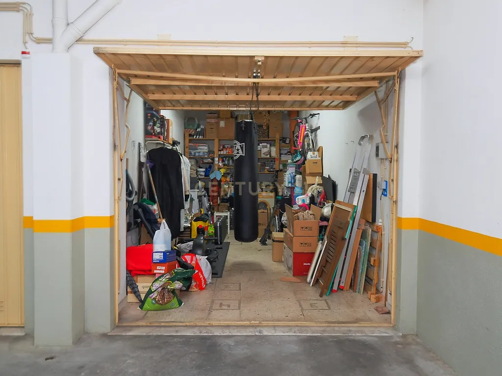 Apartamento T3 com Excelentes Áreas e Garagem na Urbanização Moinho do Guizo – Mina de Água, Amadora - Image 30