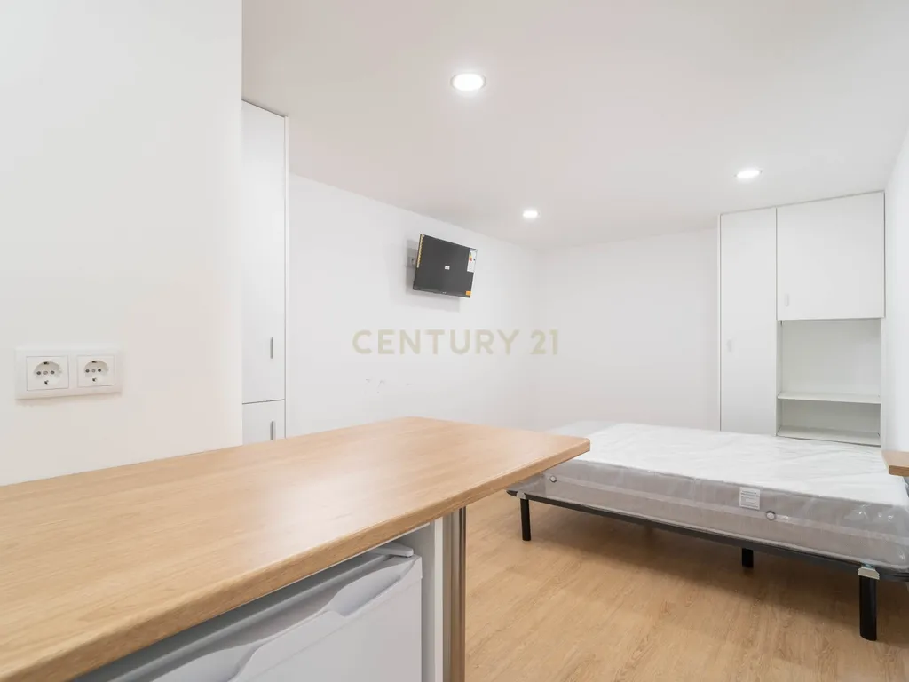 Apartamento transformado em Dois estúdios junto à Praça da República - Image 7