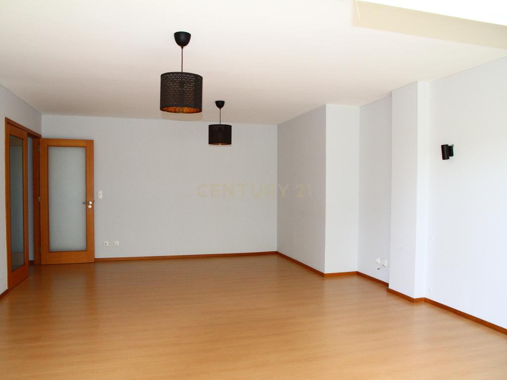 Apartamento T3 com Garagem e Arrumos, Moreira da Maia, Maia - Image 8