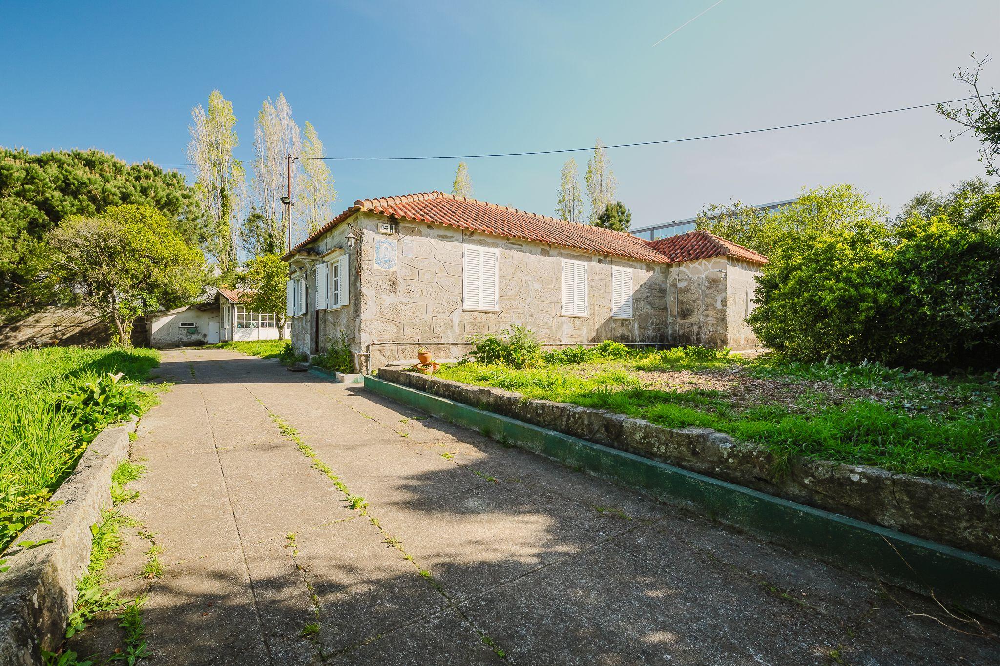 Propriedade Única com 2.400 m² na Maia — Grande Potencial de Rentabilidade - Image 2