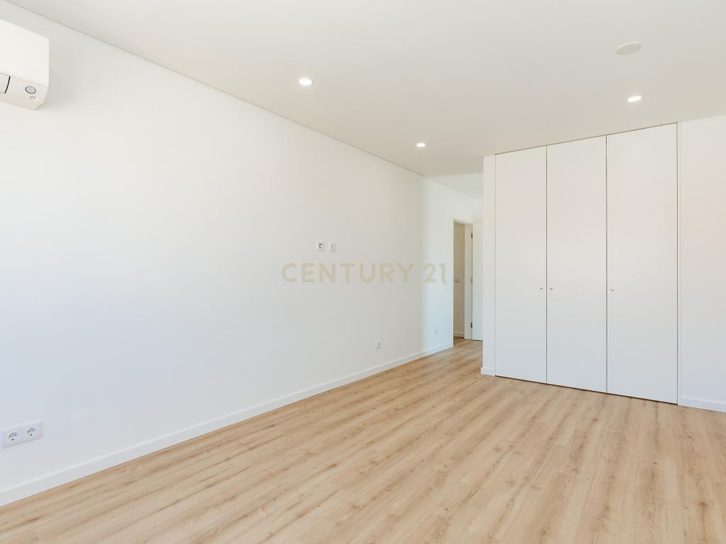 Apartamento T5 Duplex Único com 229 m² — Novo, Sofisticado e com Vista Panorâmica - Image 20