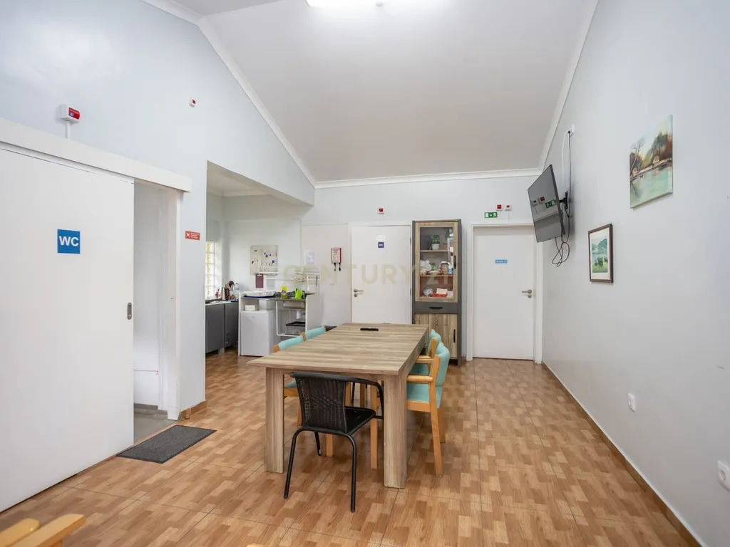 Fantástica Moradia Versátil com Piscina e Jardim, junto a serra da Arrábida – Setúbal - Image 33