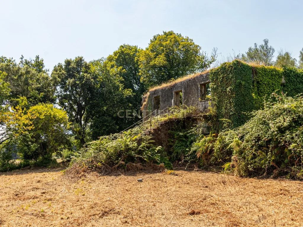 Quinta para reconstrução , em Anais, em Ponte de Lima – a vila mais antiga de Portugal. - Image 1