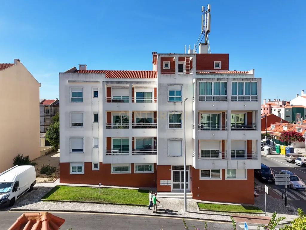 Apartamento T3 com 2 varandas, suíte e garagem no Cacém - Image 20