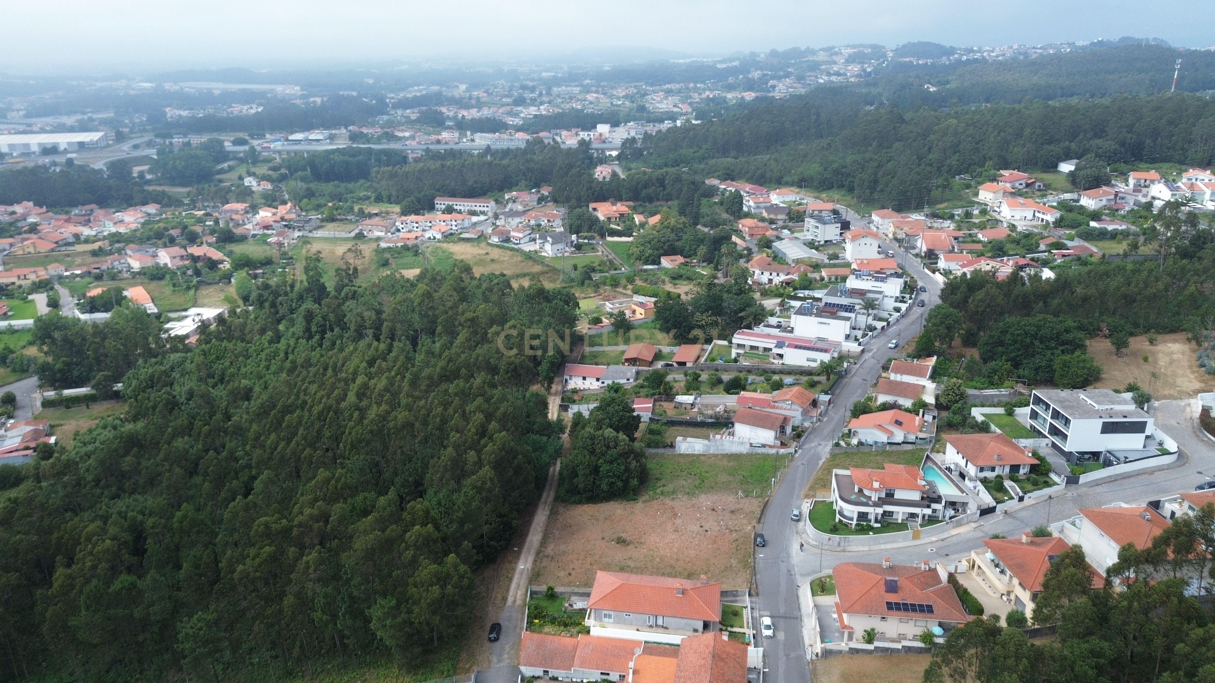 Fotografia 5 de Terreno para Construção de 3 Moradias Geminadas com Projeto Aprovado | Vista Mar