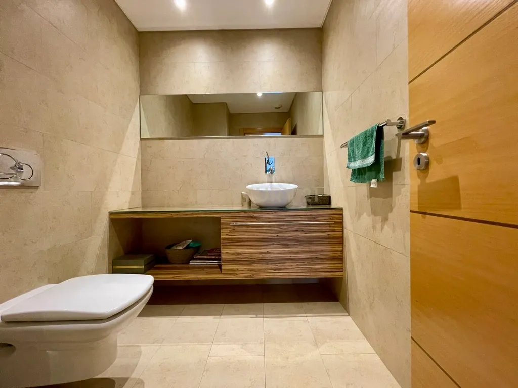 Excelente Apartamento T3 com 185 m² para Arrendamento em Telheiras – Rua António Quadros - Image 9