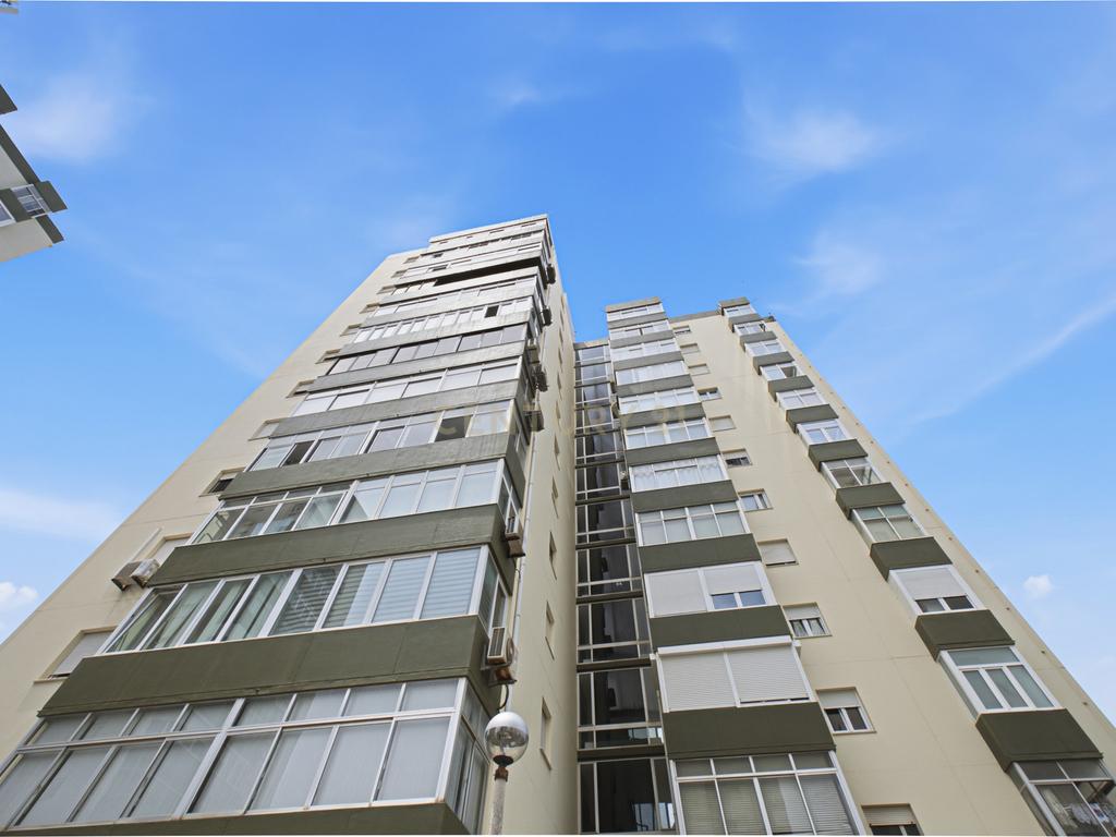 Apartamento T2 Remodelado PC Simão da Veiga Junior 1 - Santo António Dos Cavaleiros - Image 21