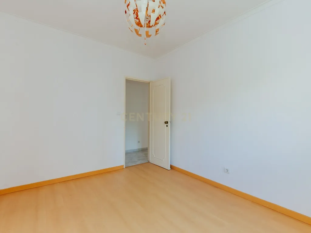 Apartamento T2 em Linda-a-Velha - Image 14