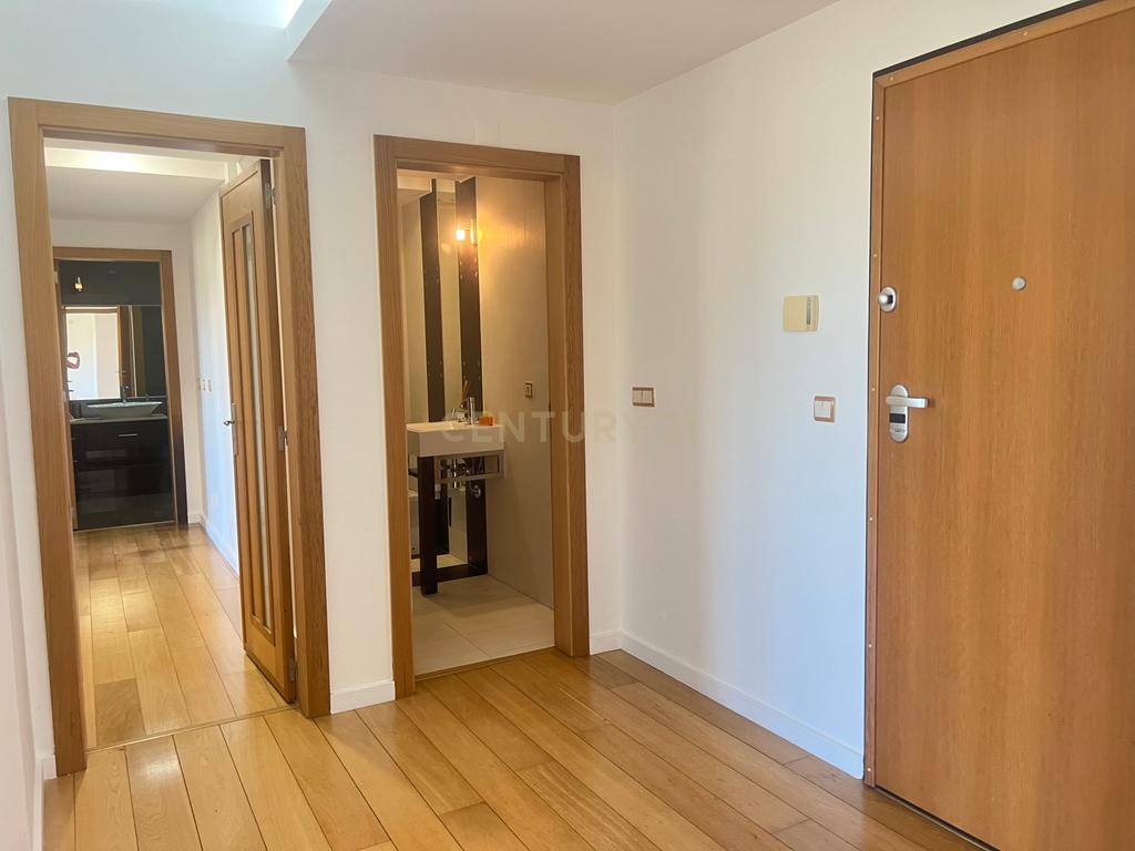 T2 com parqueamento e arrecadação -  Casas do Lago Serra de Carnaxide Amadora - Image 12