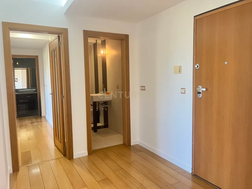 T2 com parqueamento e arrecadação - Casas do Lago Serra de Carnaxide Amadora - Image 12