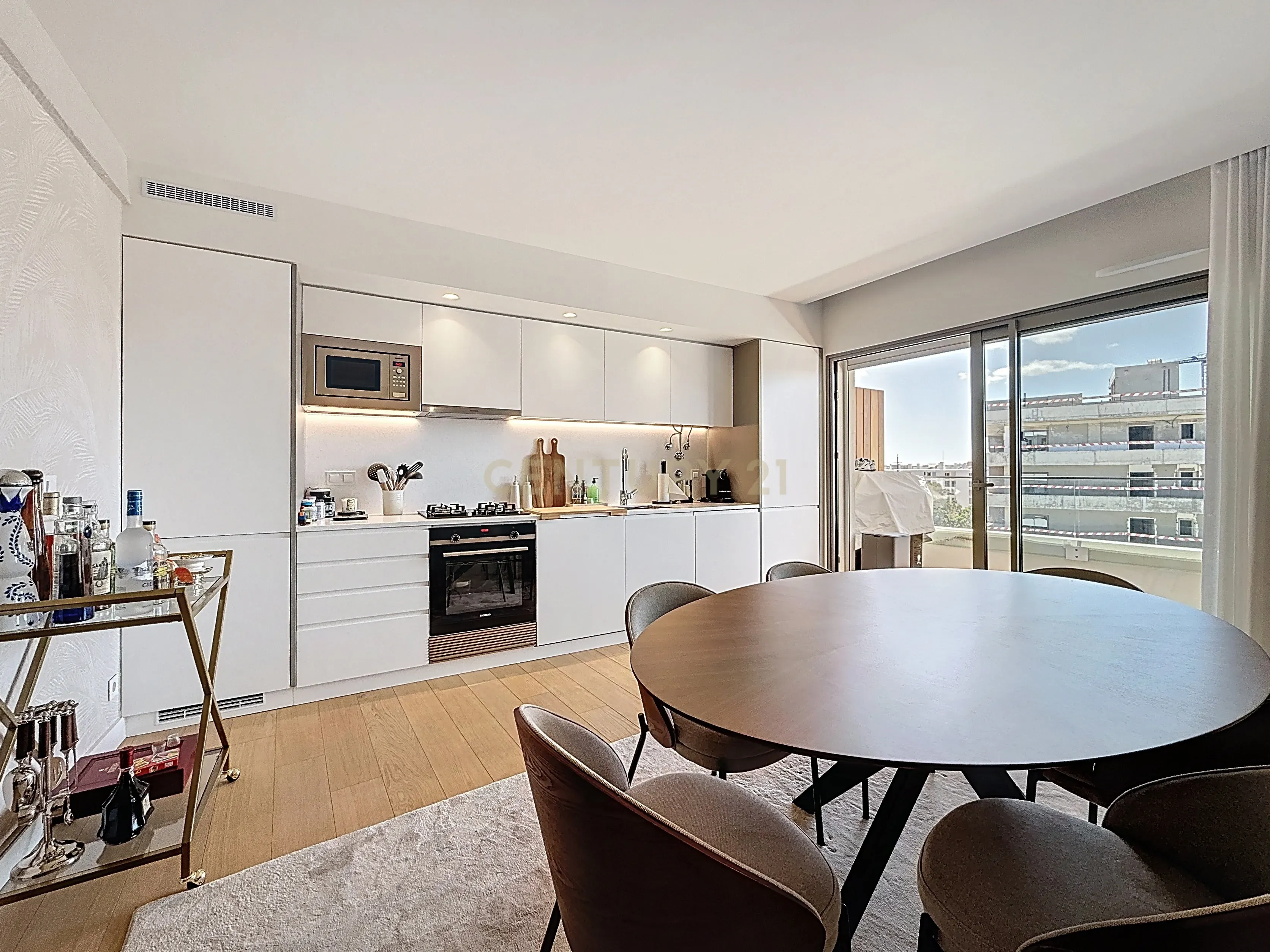 Apartamento T2 com Vista Rio, Semi-Novo, Empreendimento Seixal Baia / Vende-se com o mobiliário - Image 1