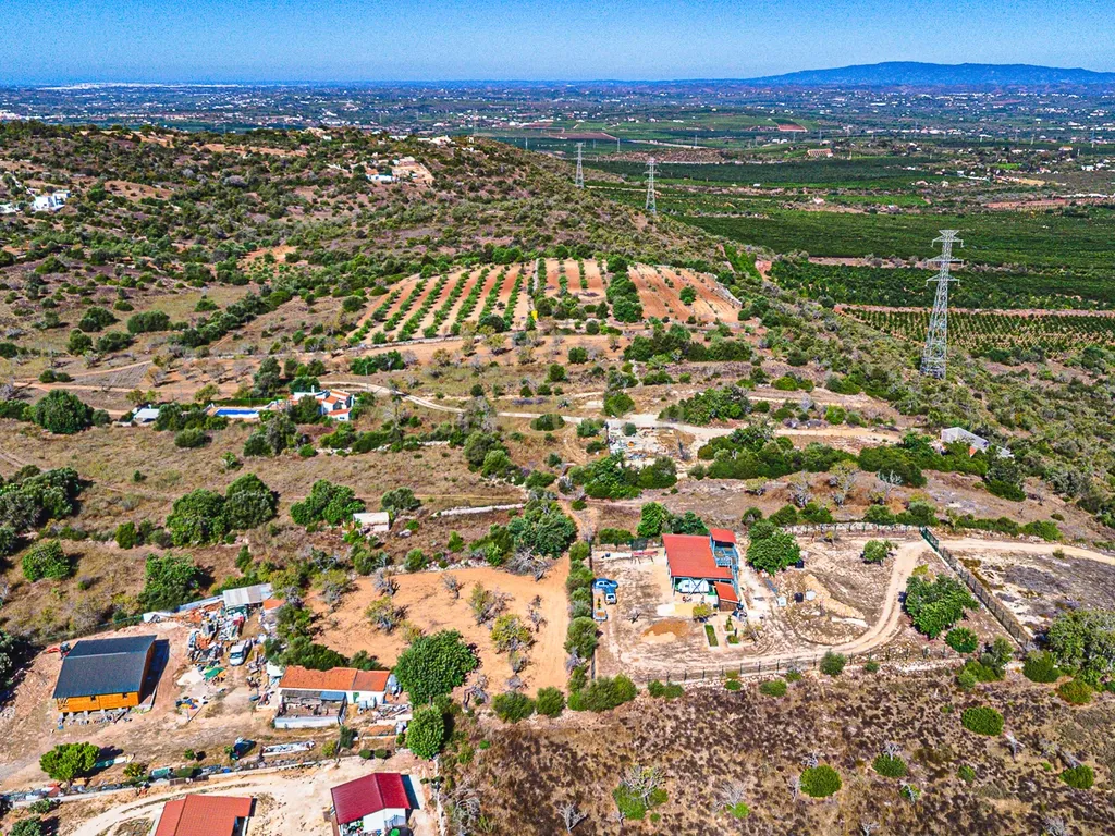 Terreno Rústico com 1.800 m² | Natureza, Privacidade e Excelente Potencial | Paderne - Image 8