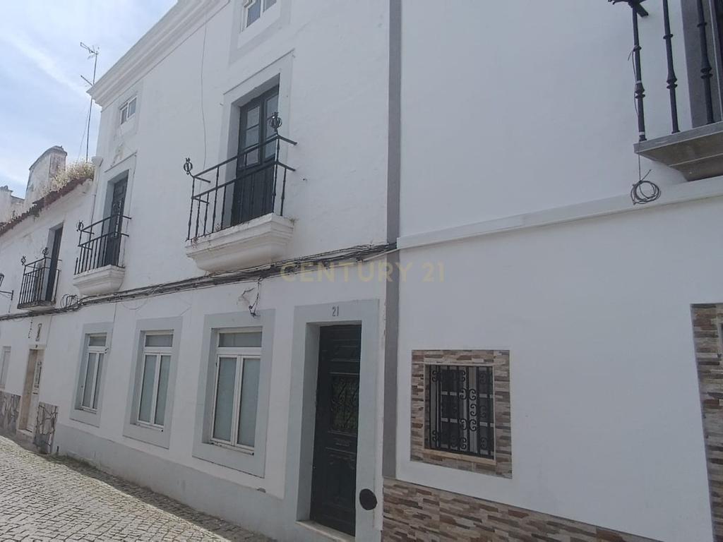 Prédio - no coração da vila raiana de Campo Maior! - Image 1