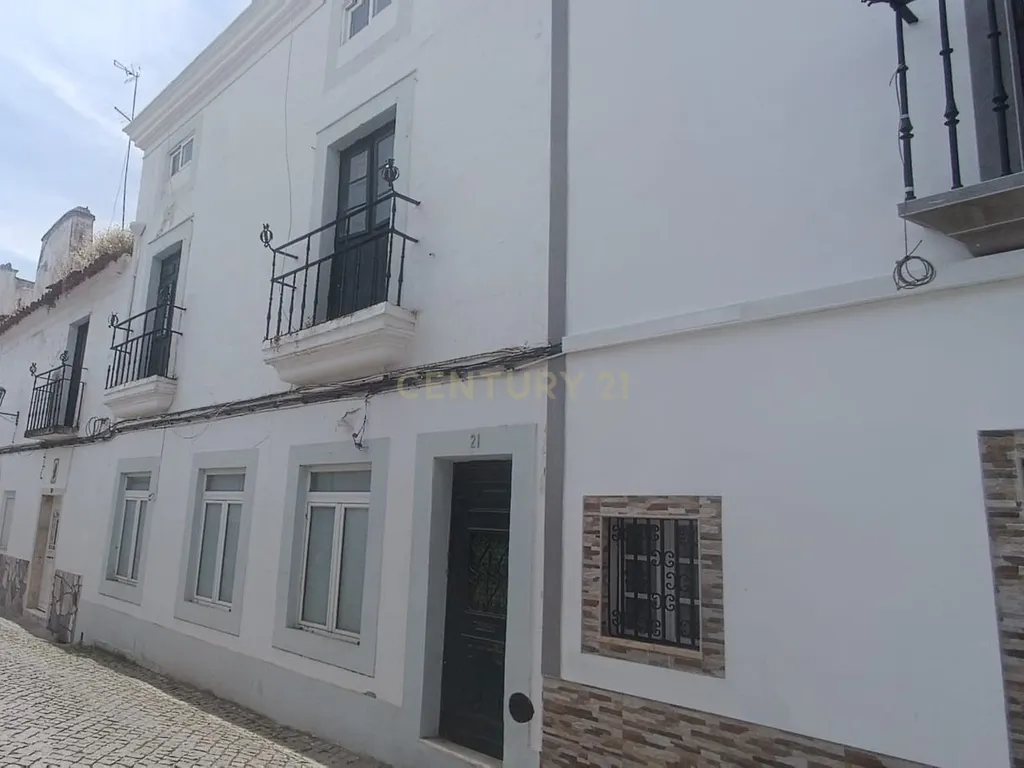 Prédio - no coração da vila raiana de Campo Maior! - Image 1