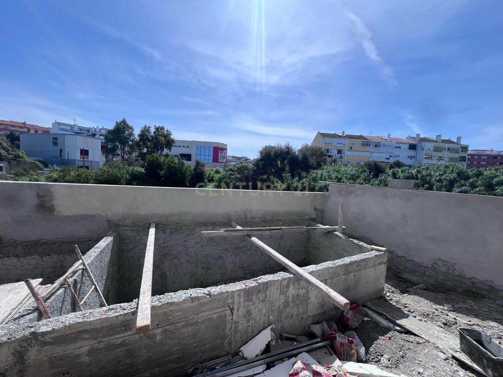 Moradia Nova T4 com Piscina junto a Vale de Gatos, Amora. - Image 10