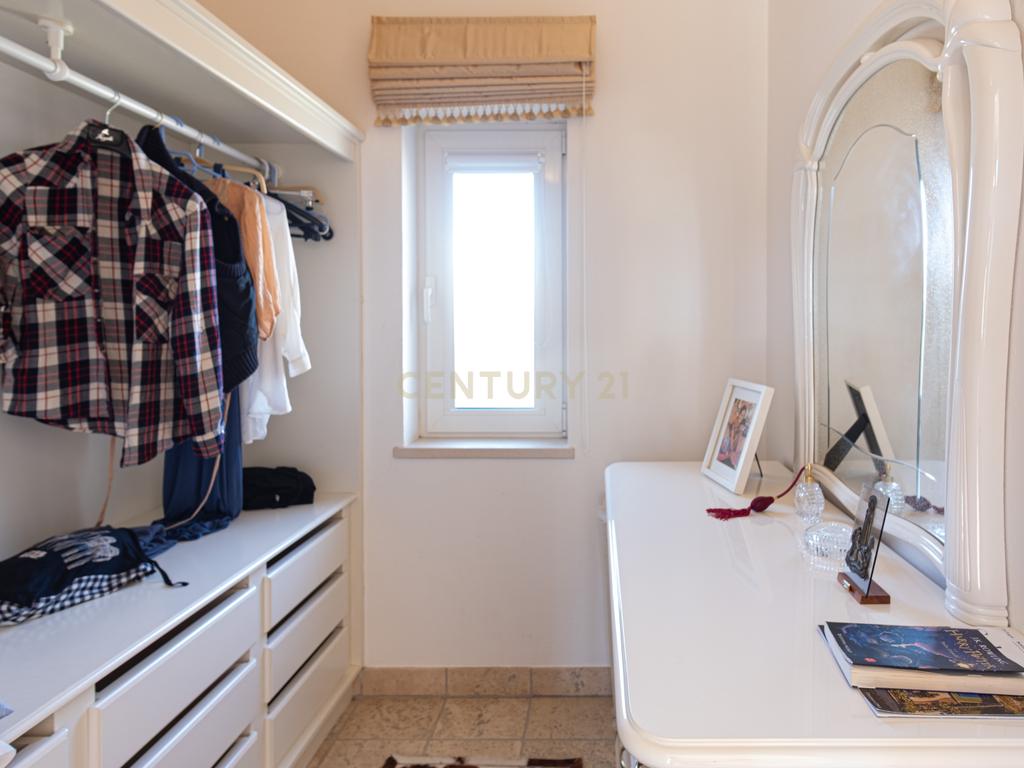Moradia T5 com Piscina e Jardim em Lagoa, Faro - Image 31