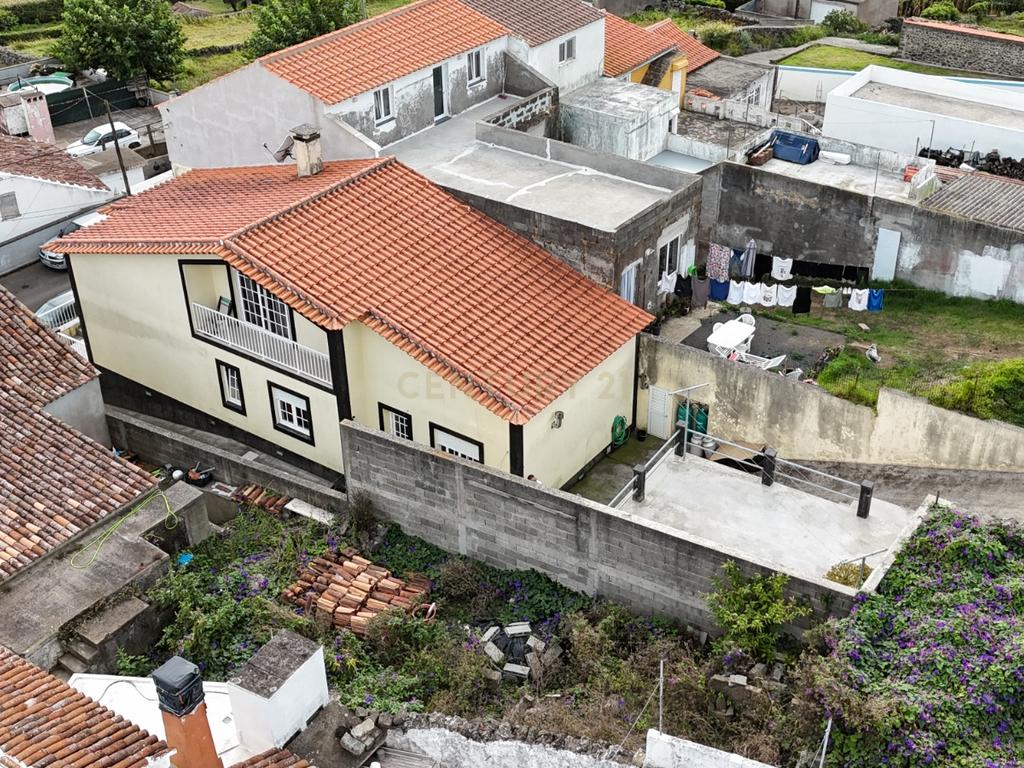 Excelente moradia T2 com garagem em Ribeirinha - Image 10