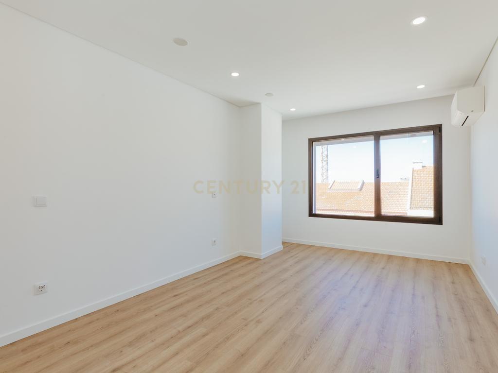 Apartamento T5 Duplex Único com 229 m² — Novo, Sofisticado e com Vista Panorâmica - Image 18