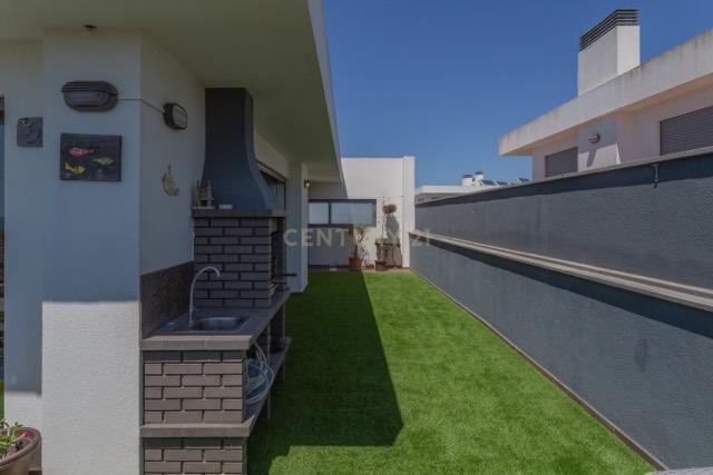 Luxuoso apartamento T3 duplex com Vista Panorâmica em Quinta de Santa Teresa, Charneca de caparica - Image 37