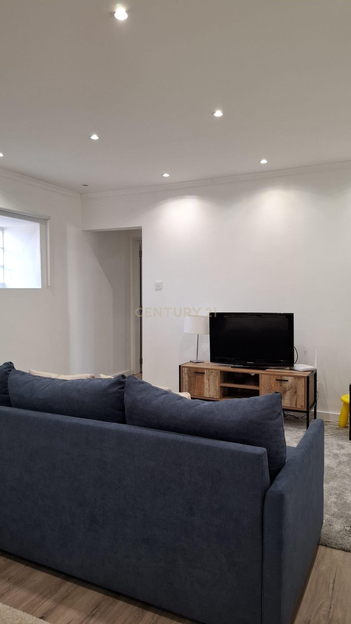 Apartamento em andar de moradia T2 (R/C) - Caeiros Mafra - Image 4