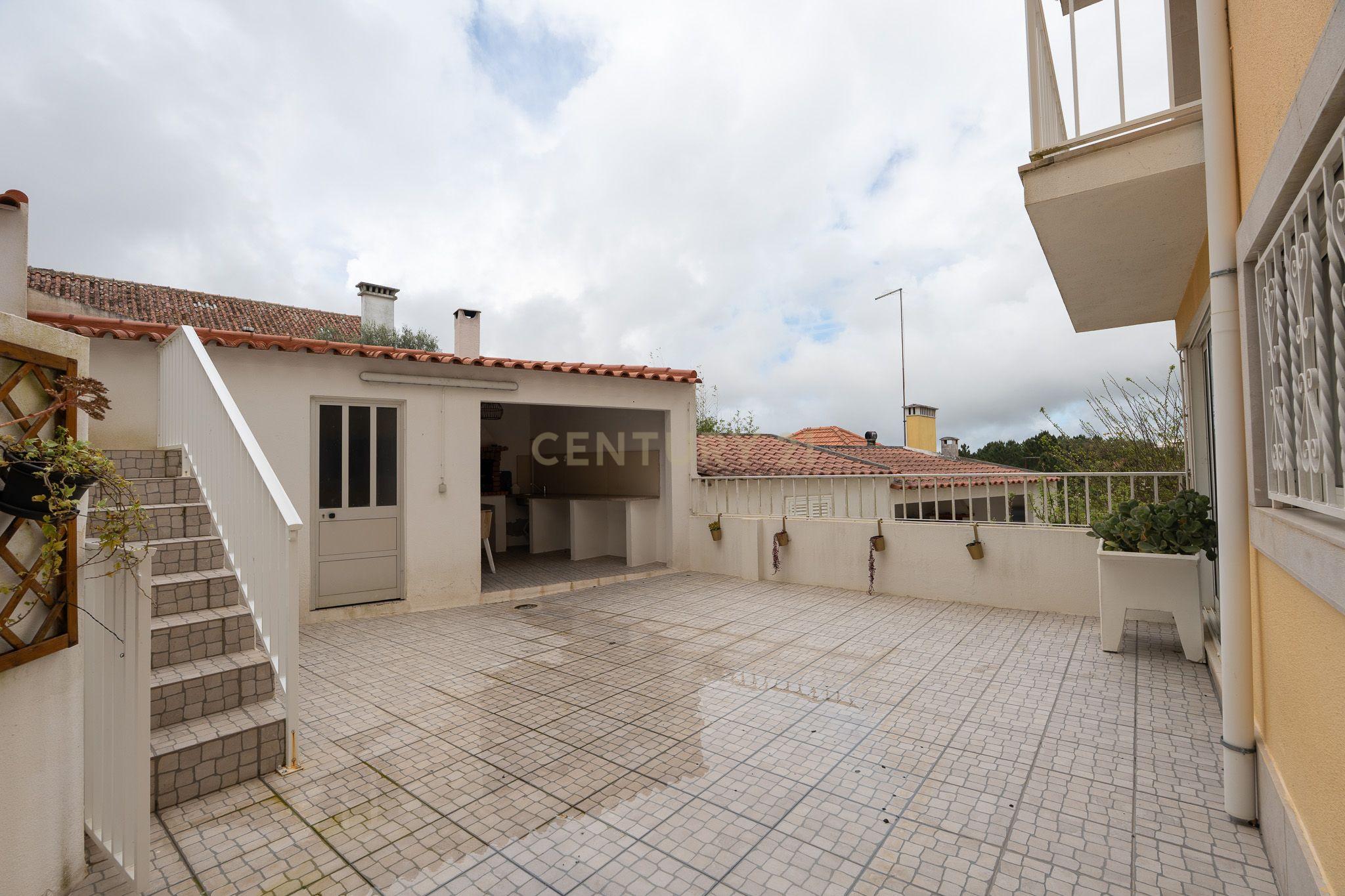 **ESPECTACULAR MORADIA T3 NO CENTRO DE MAFRA** - Image 55