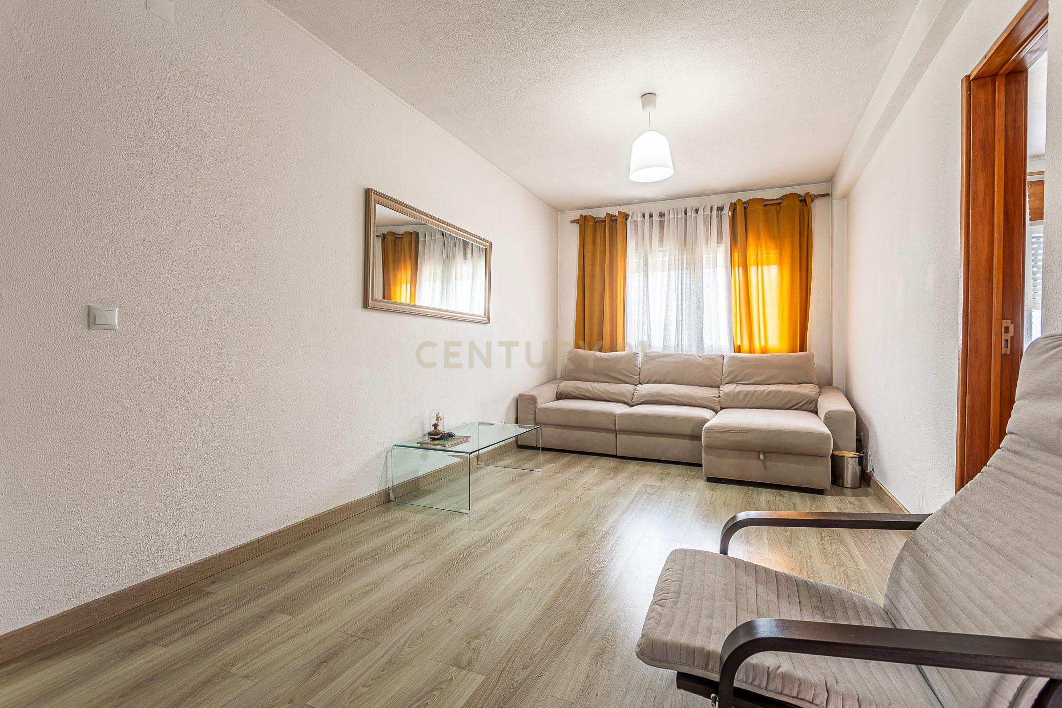 Fotografia 3 de T2 Totalmente Renovado | 101 m² | Praça de Portugal | Pronto a Habitar